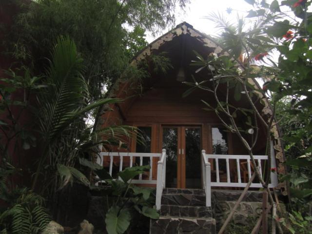 Bale Jukung Bed & Breakfast Tanjung  Exterior photo