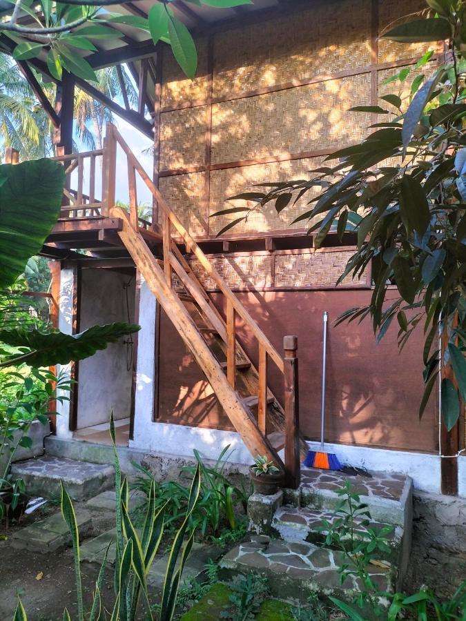 Bale Jukung Bed & Breakfast Tanjung  Exterior photo